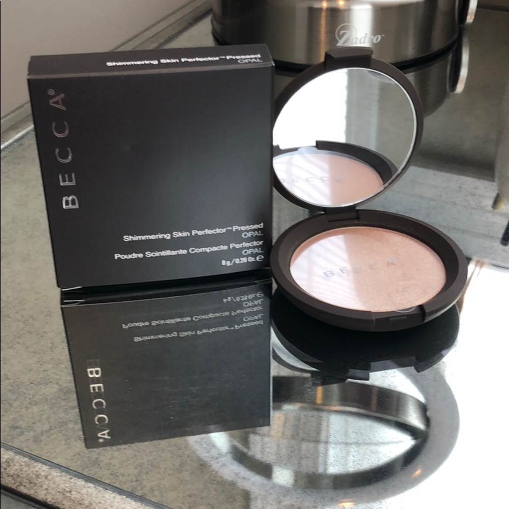 Becca Shimmering Skin Perfector Pressed in Opal
